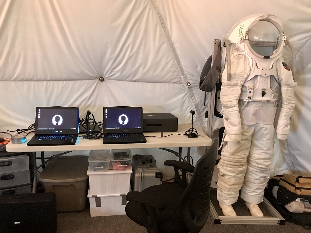 VR equipment and suit for participants in the HI-SEAS habitat studies
